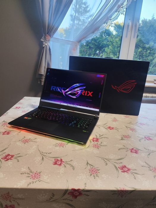 Sprzedam Asus Róg Strix/RTX 4070 TGP 140 W/Ryzen 9 /17,3 -240Hz 2K