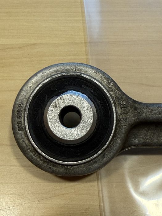 Рячаг на макан macan - верхний правый - восстановленный 8K0407509P TRW