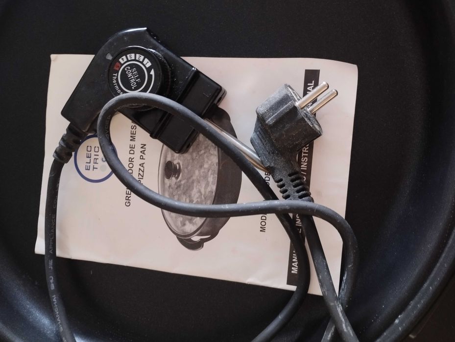 Grelhador eléctrico com tampa