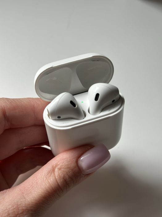 Навушники Apple AirPods with Charging Мб Case A2031 оригінал