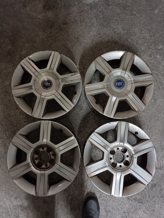 Vários jogos de jantes usadas