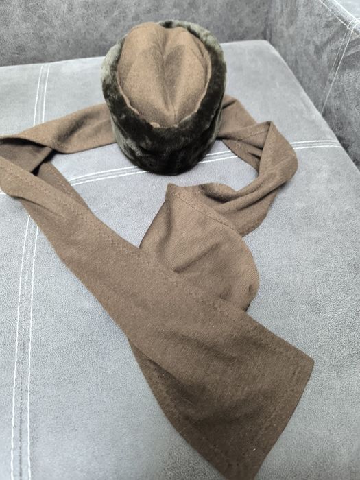 Зимова шапка пілотка з вушками-шарфиком