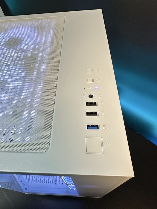 White pc r5 7500f rtx5070 b650 32 gb ddr5 ssd m2