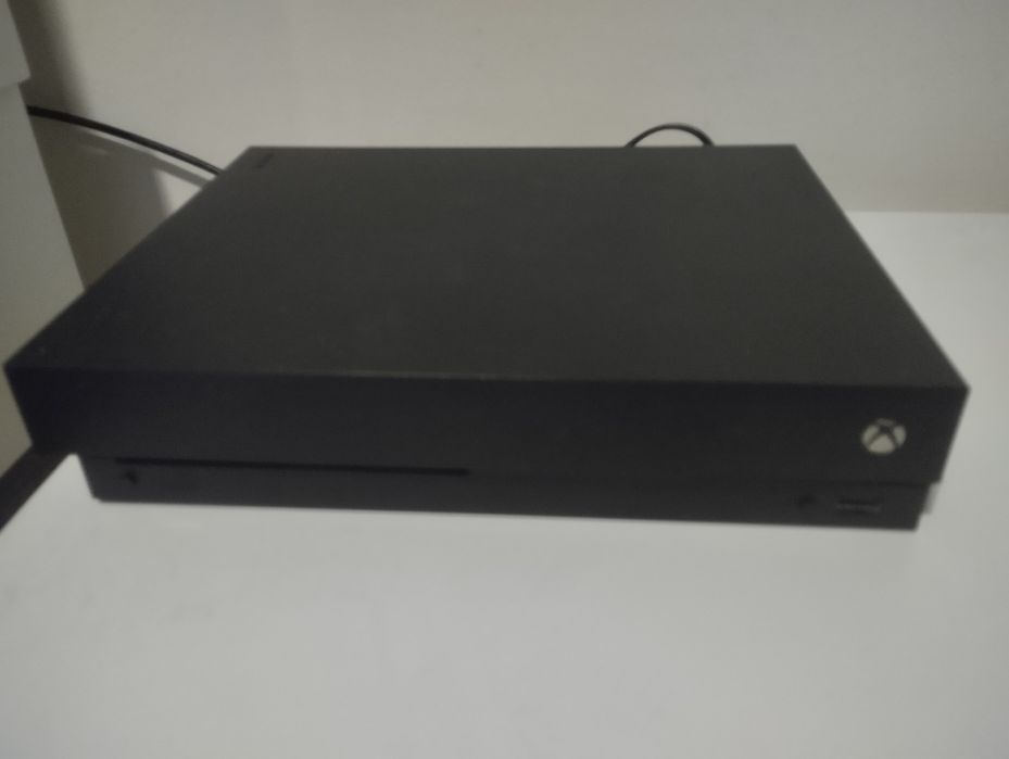 Xbox One X 1TB 4k HDR