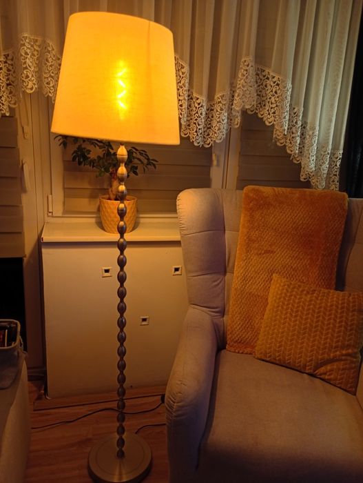 Lampa podłogowa stojaca