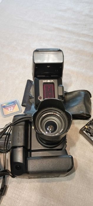 Konika Minolta Dimage A2 + lampa błyskowa Minolta + barety pack...