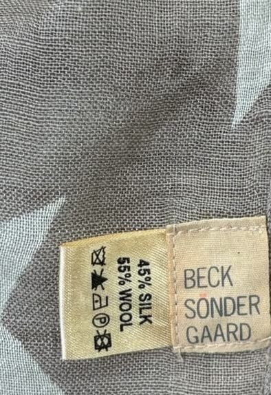 Beck Söndergaard szal chusta wełna jedwab 
55%wełna 
Rozmiar:uniwersal