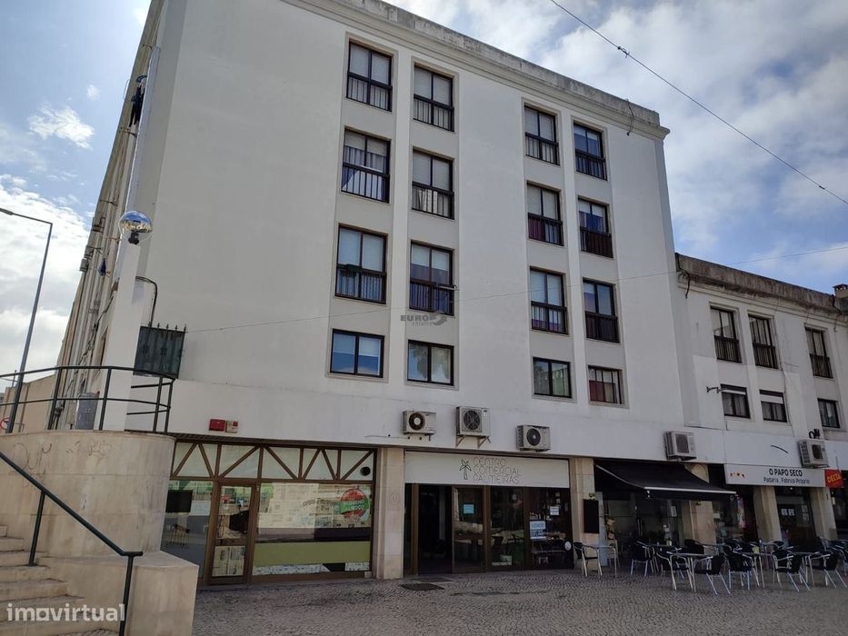 Loja ampla em Centro Comercial  Palmeiras