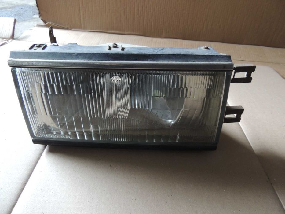Lampa przód przednia prawa Nissan Bluebird U11 83,84,85,86
