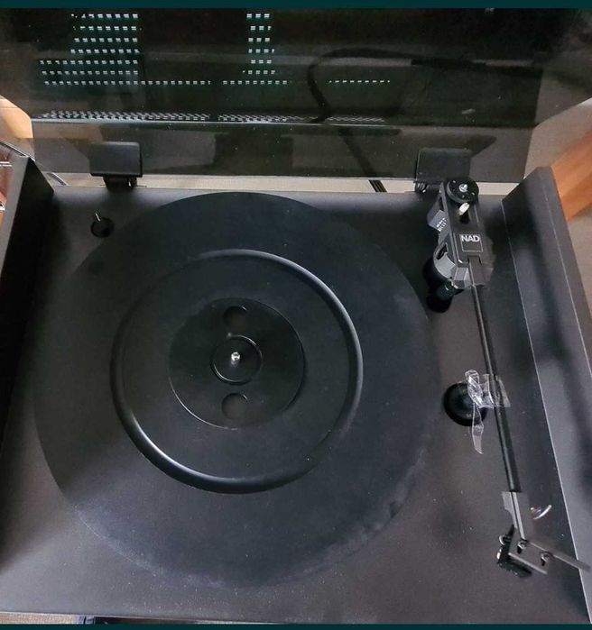 Gira Discos NAD 5120