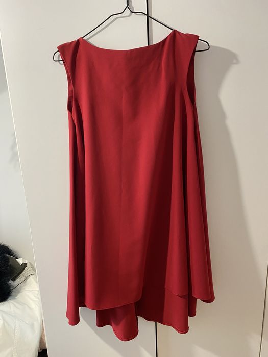 sukienka na wesele czerwona asos rozkloszowana oversize tweedowa
