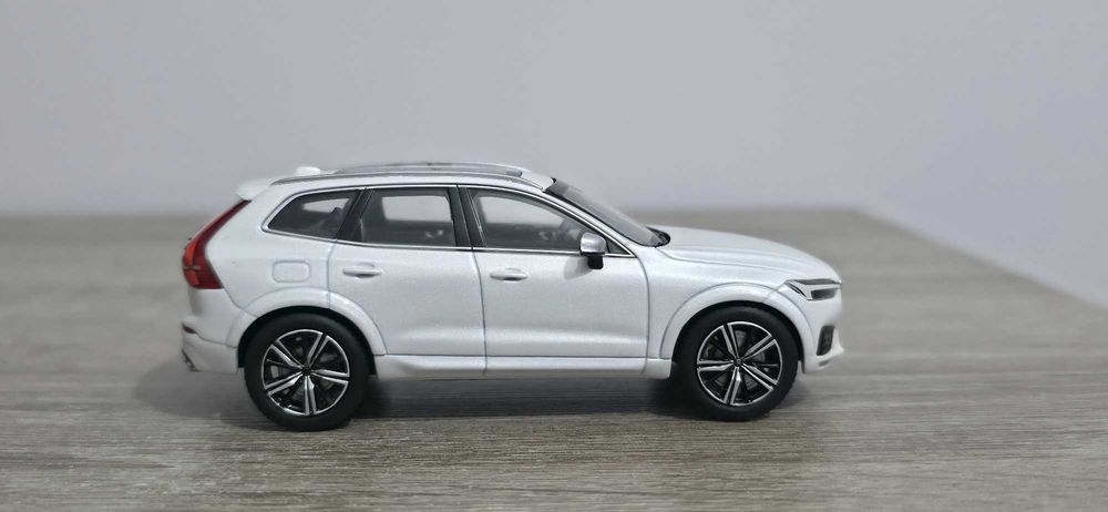 Volvo XC 60 1:43, Kyosho