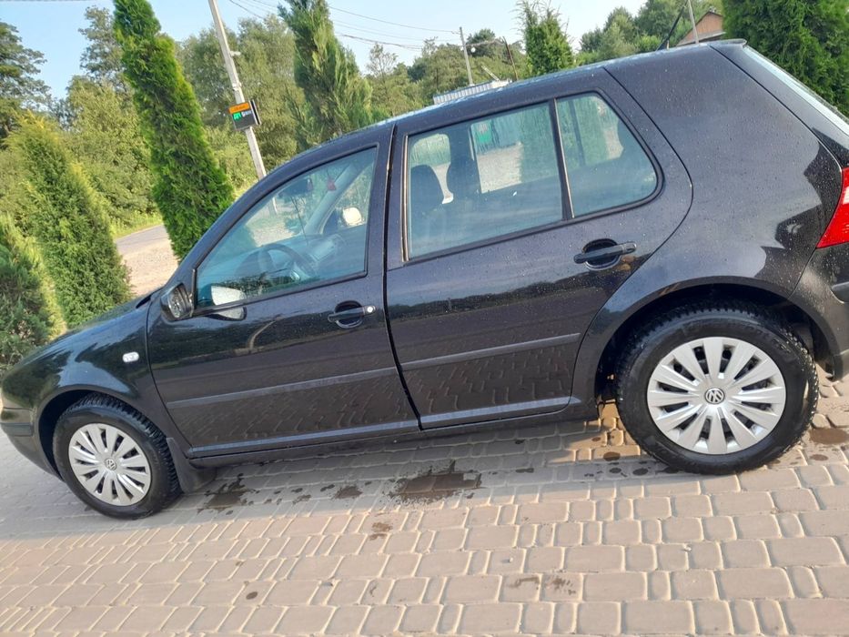 Терміново Volkswagen Golf 4