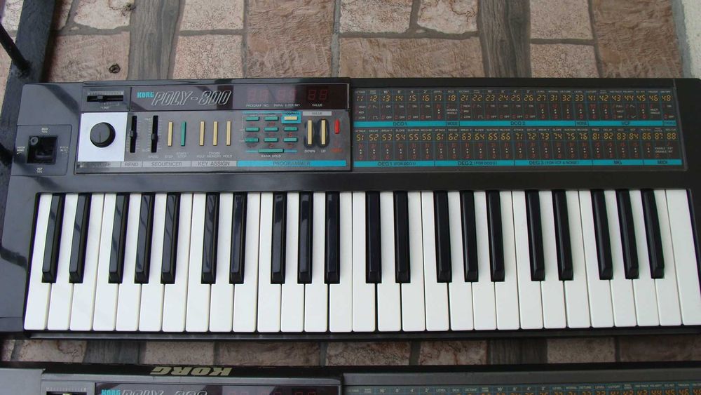 korg poly 800 2 sztuki uszkodzone