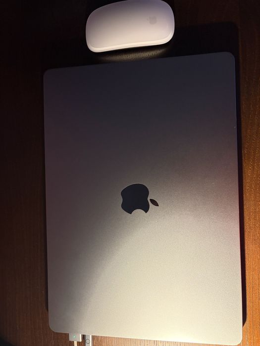 Macbook Air M3 16GB 1TB SSD 15’3 inch + Apple mouse