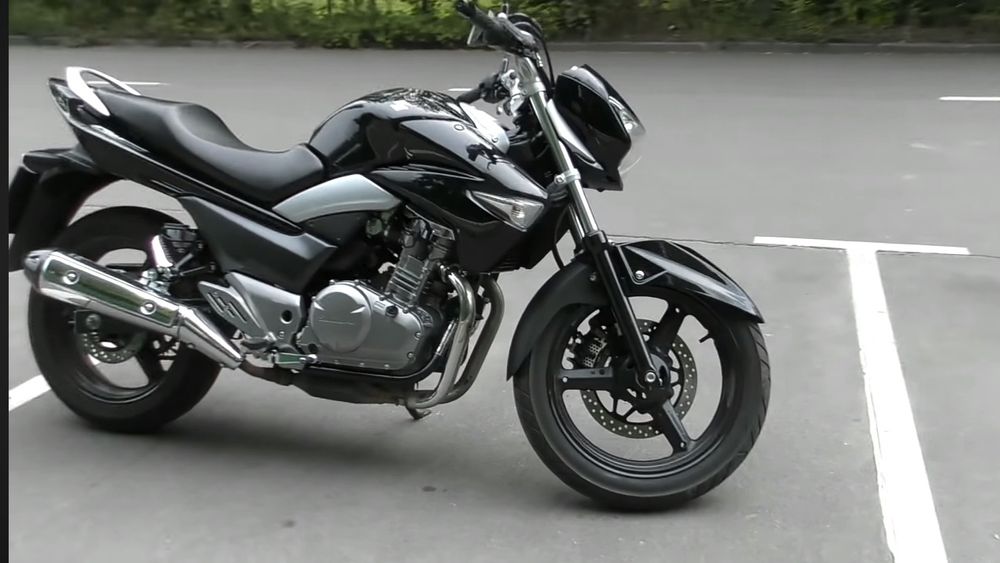 Мотоцикл Suzuki GSR 250