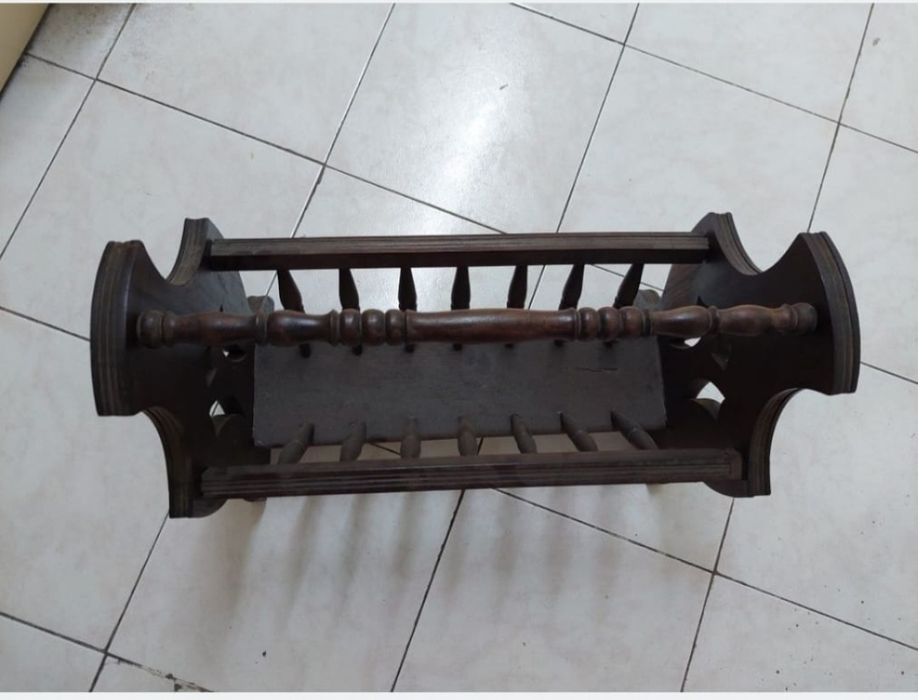 Porta revistas em madeira  torneada