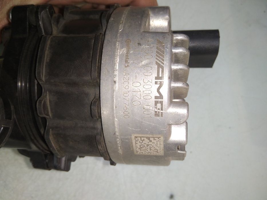 Помпа охолодження Mercedes-AMG