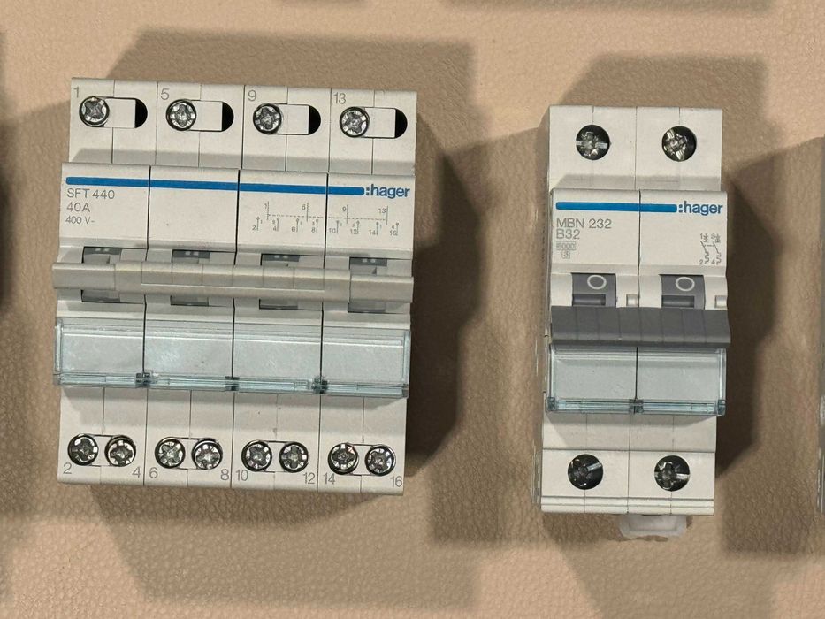 Перемикач вводу I-0-II з виходом зверху, Hager SFT440 4p/40А/400В