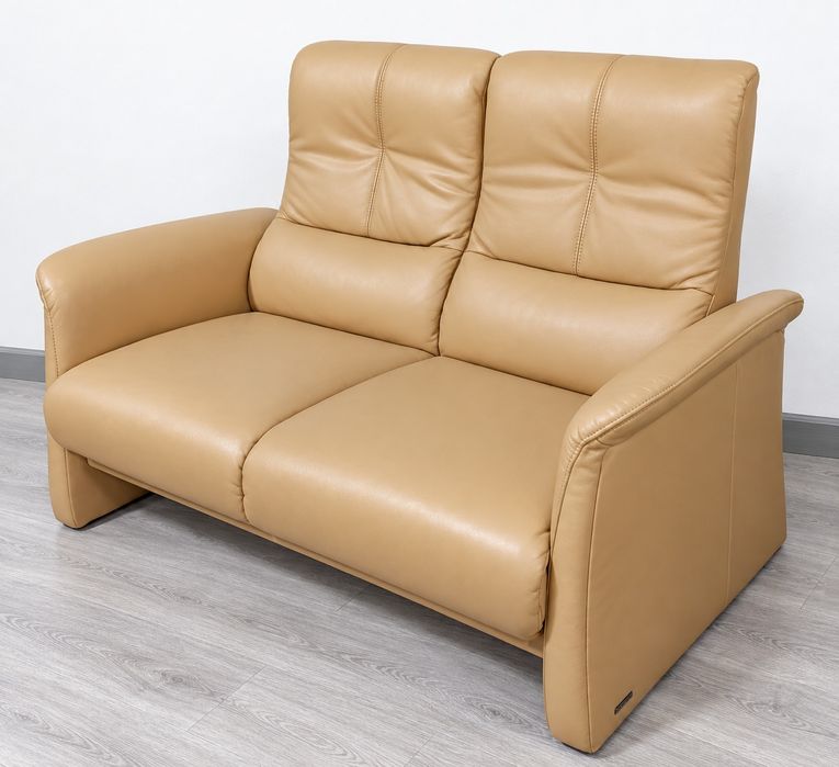 Шкіряний   двомісний диван  бренд Natuzzi.  Італія. Бездоганний
