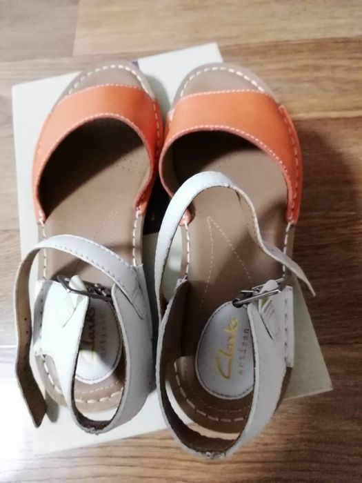 Продам летние босоножки 39 размер Clarks