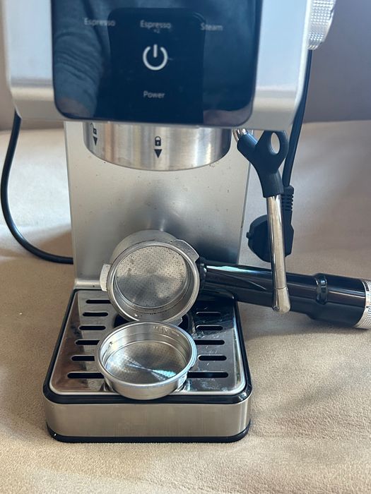 Еспресо кавоварка Grunhelm GEC002A