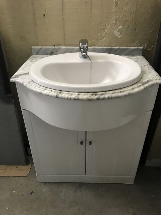 Movel e espelho WC