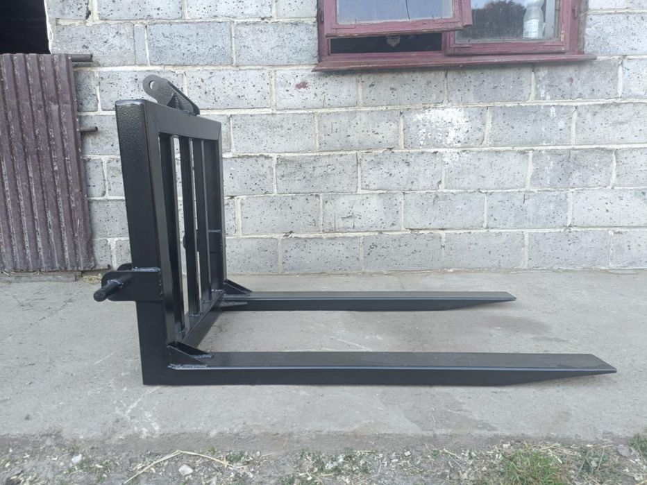 Nowe Paleciaki  na tył ciagnika , ramka z kłami do balotów