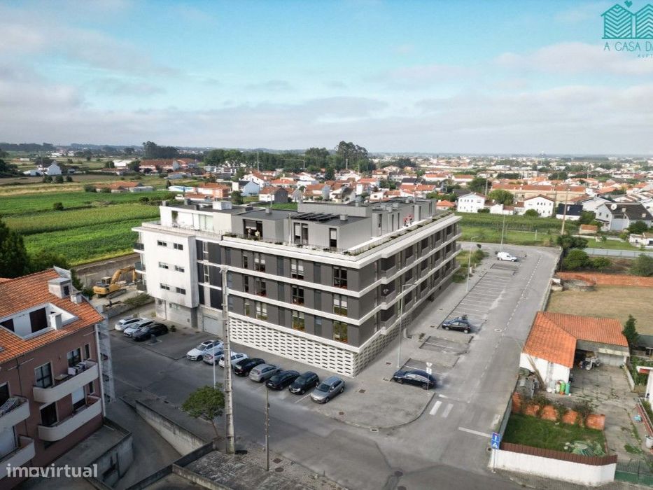 Apartamento T2 com Lugares de Garagem em São Bernardo