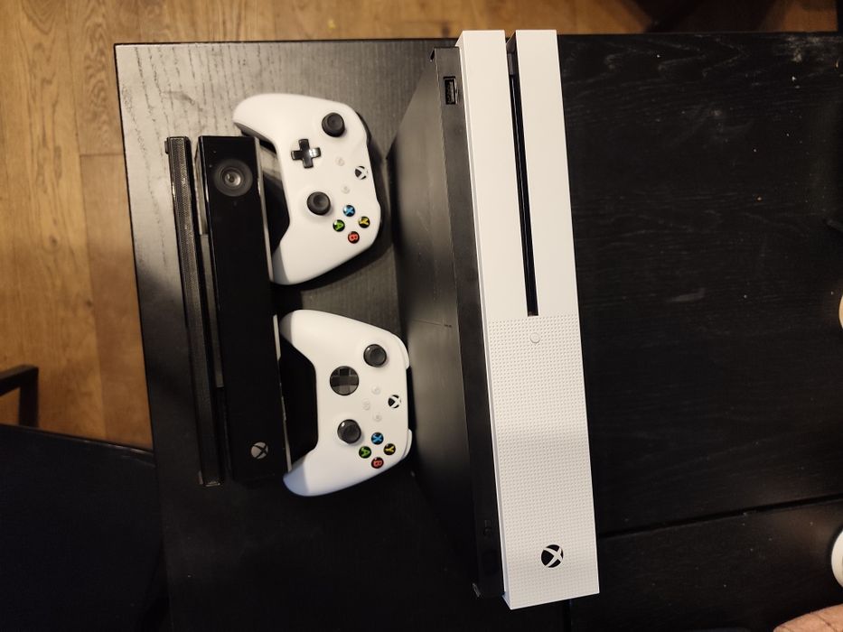 Xbox one s 1T plus Kinect plus 4 gry