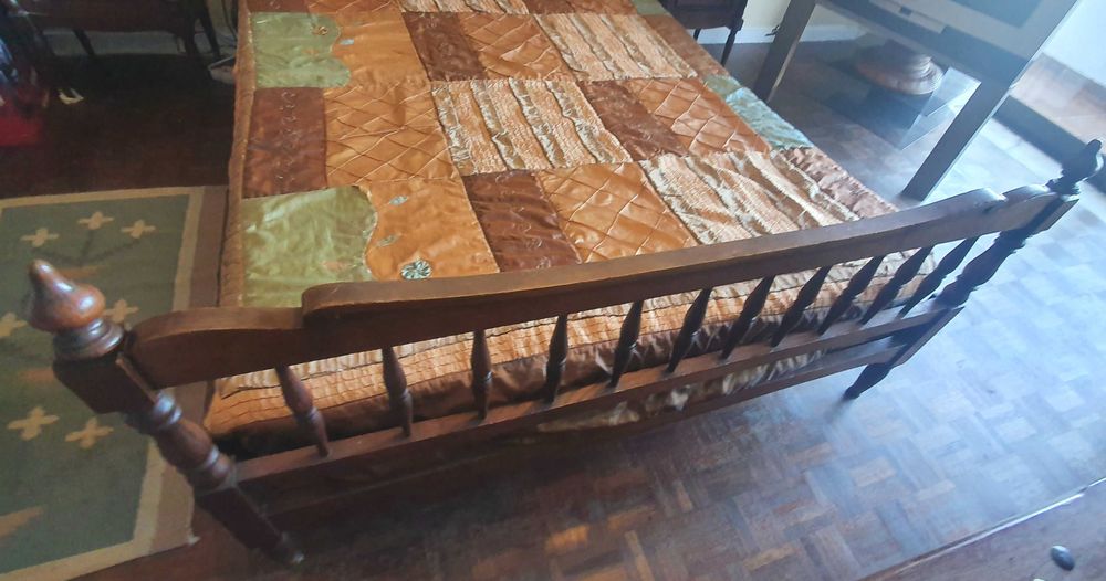 Cama Casal - Madeira Maciça