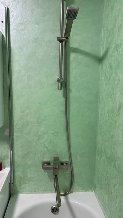 Душова стійка з душем та змішувачем