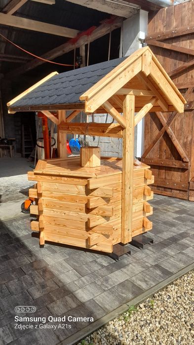 Studnia  ozdobna ogrodowa zabudowa