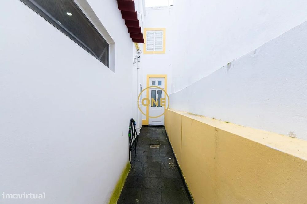 Moradia no centro de Ponta Delgada totalmente renovada