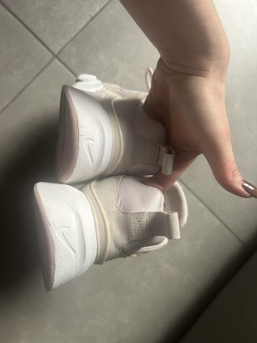 Adidasy snekersy nike pudrowy róż r. 38