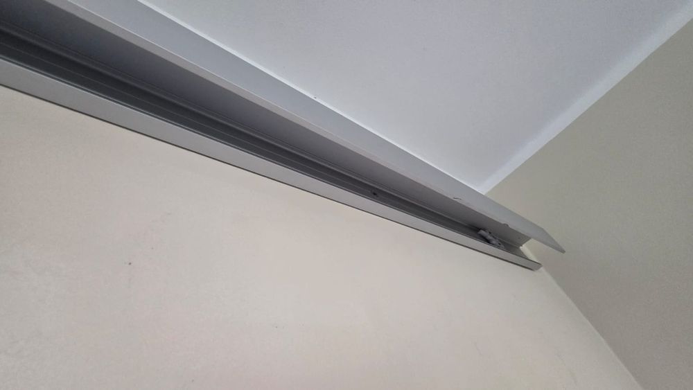 Naścienne podwójne drzwi przesuwne 2 x - szkło hartowane i aluminium