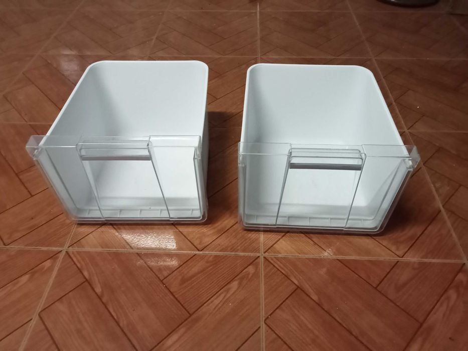 Vendo gavetas, e as prateleiras do frigorífico marca Hotpoint Ariston
