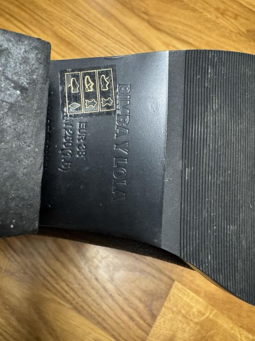 Bimba y Lola шкіряні козаки 38 р.