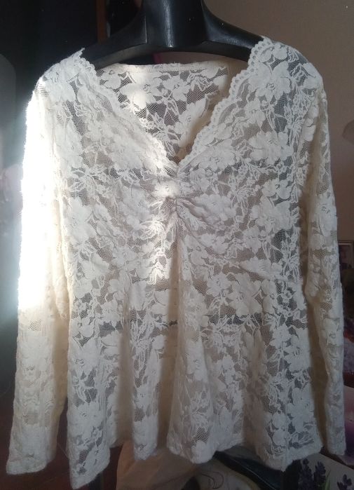 Camisola Bege em Renda