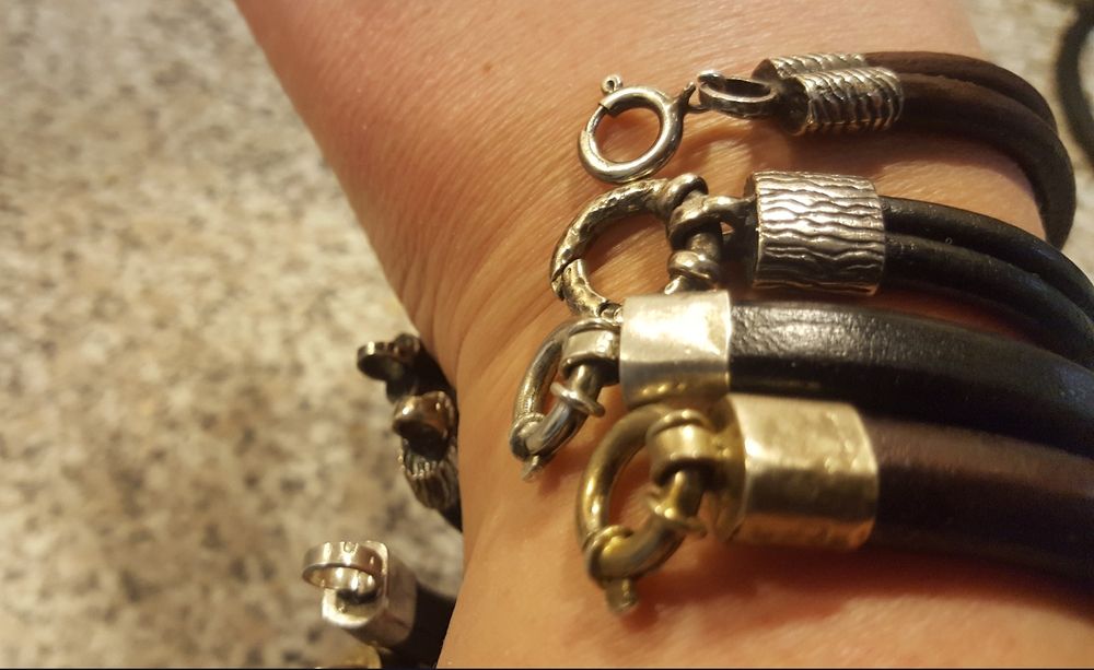 Pulseira de prata e couro