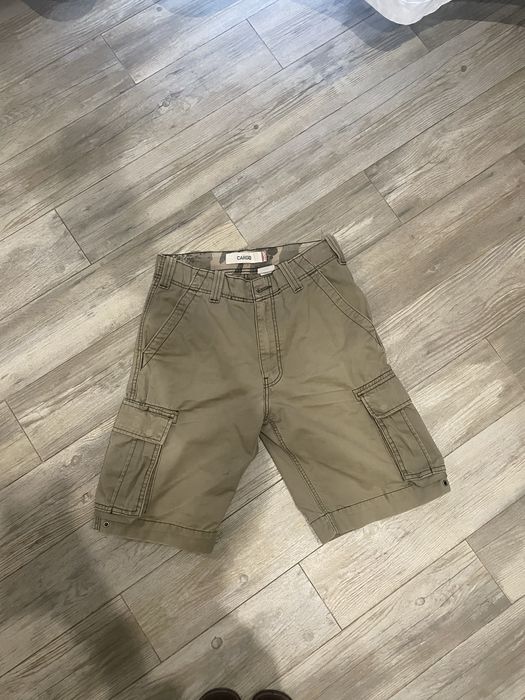 Шорты Levis cargo,чуть ниже колена