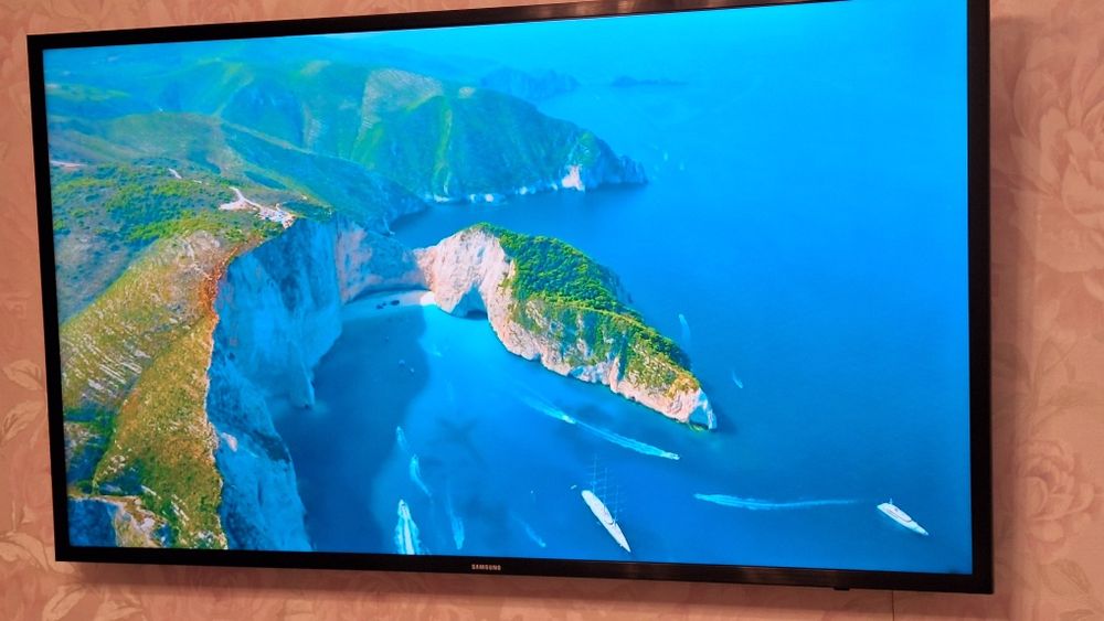 LED-телевизор Samsung SMART 5 Series с диагональю экрана 43 дюйма (108 см)