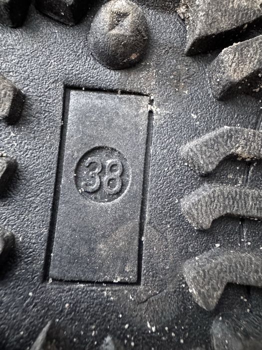 Зимові сапоги 38 розмір (23 см)  на хлопчика. Обуті 2 рази.