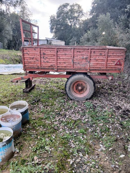 Reboque agricula em estado razoavel com documentos