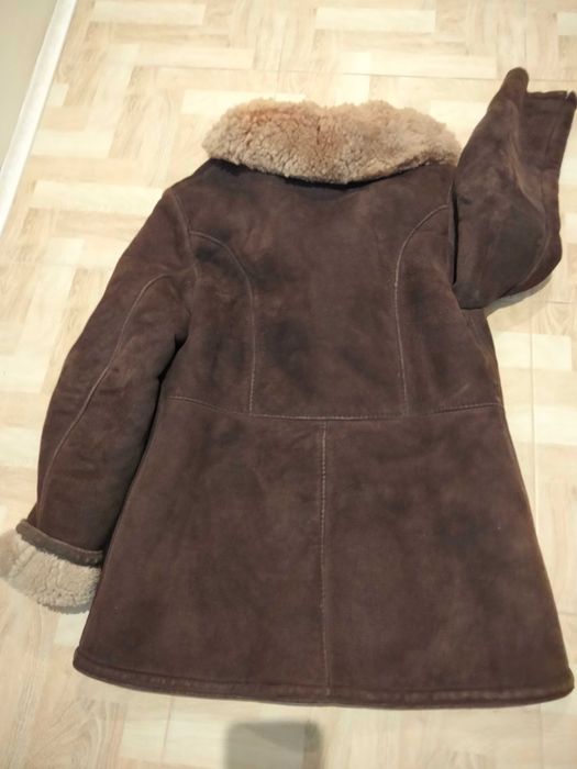 Prawdziwy naturalny damski kożuch z dawnych lat, rozm. ok. 38