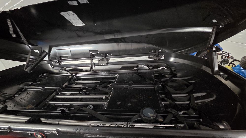 Bagażnik dachowy z relingami thule