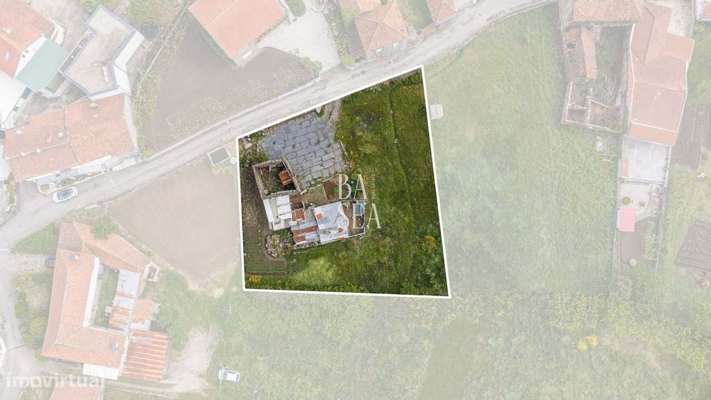 Terreno com 1126 m2 para construção em Ramos Baltar Paredes — Baltar, Porto