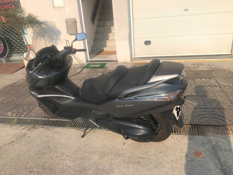 Honda  maxi-scooter SW-400  40cv e ABS