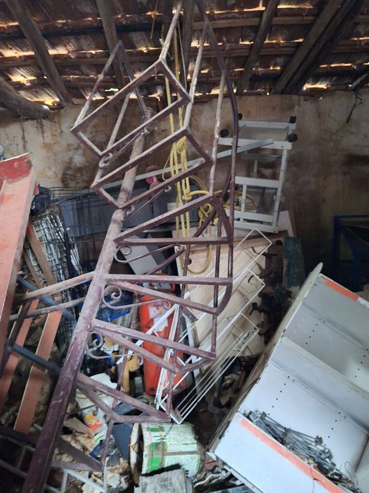 Escada caracol em ferro