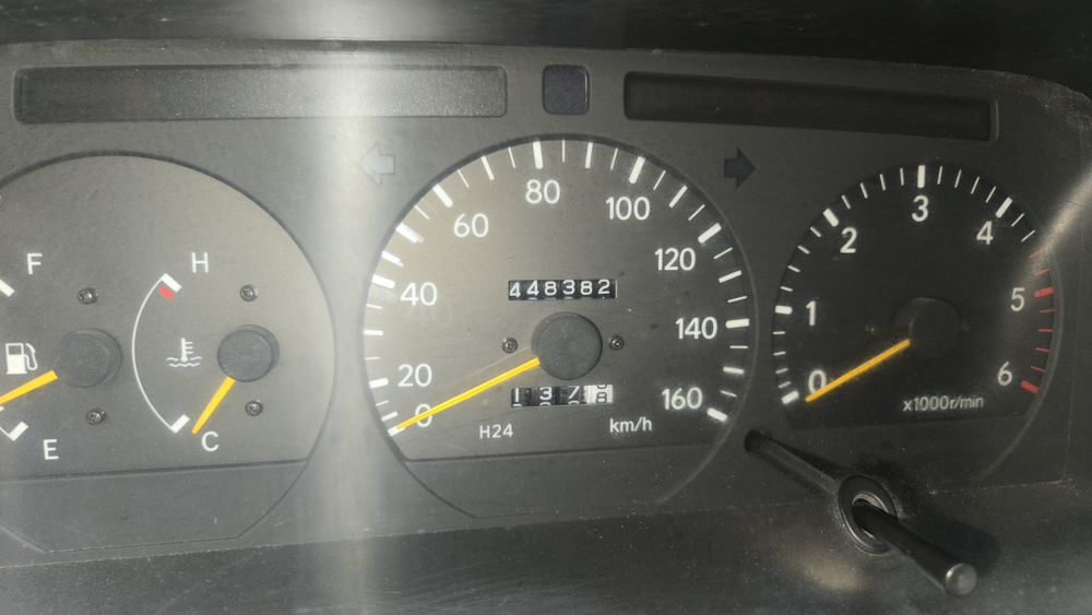 Toyota hiace 6 lugares 2.4